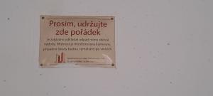 Odpad mimo kontejnery
